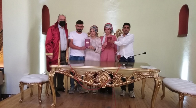 Turgutlu'da 2 Erkek Kardeş 2 Kız Kardeşle Aynı Gün Evlendi