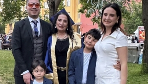 Diplomasını Torunları İle Aldı
